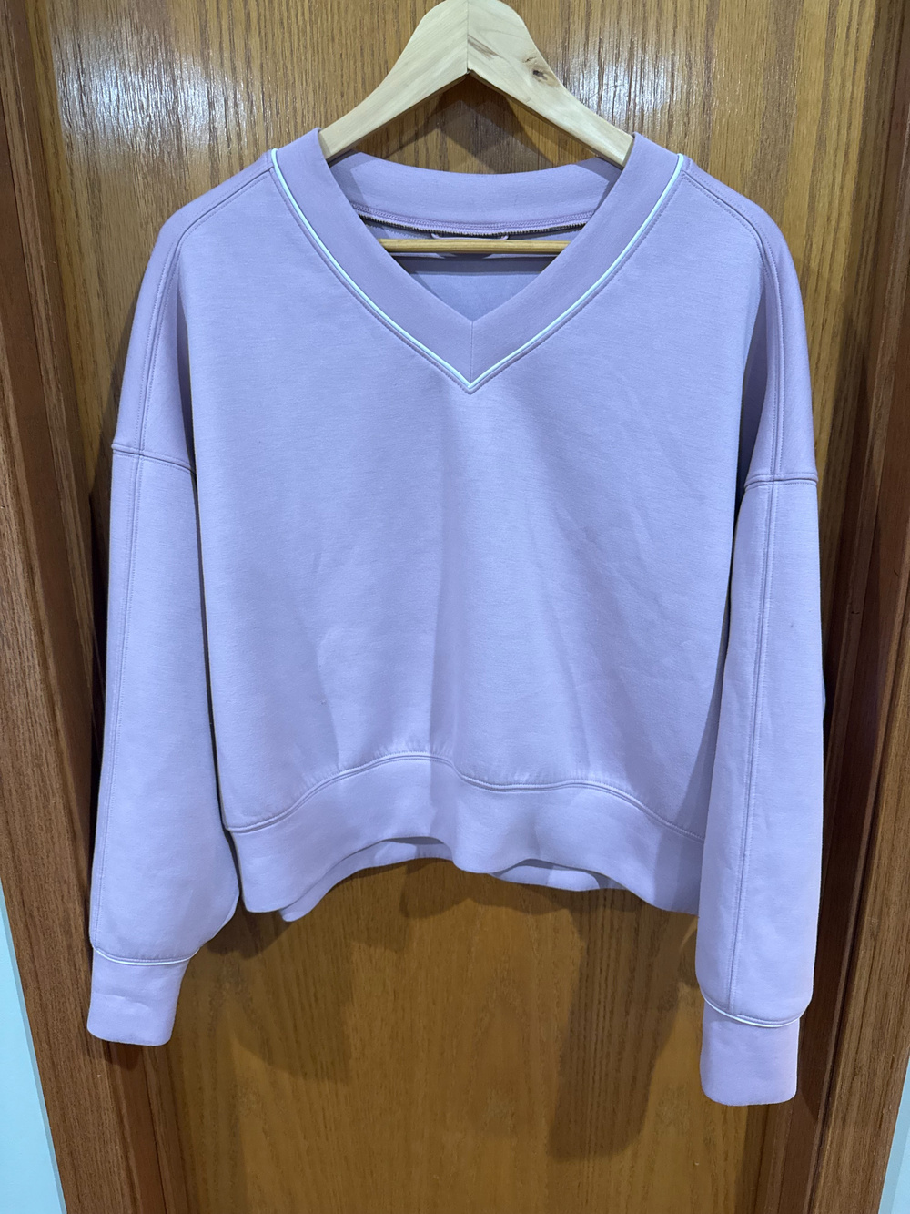 YPB by Abercrombie Lavender V Neck Sweatshirt Pullover Trim Oversized, size L